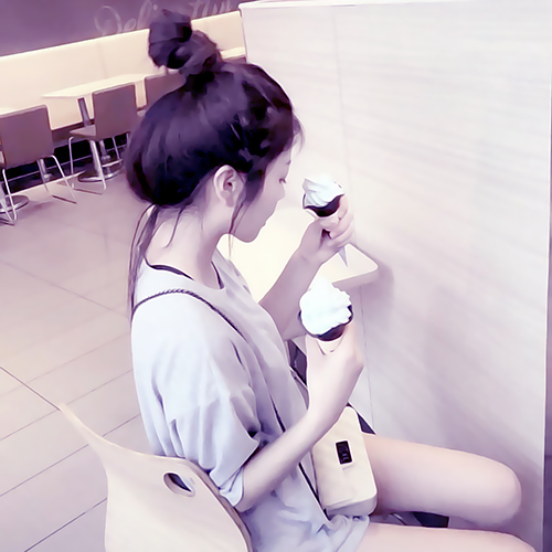 大学舍友吵架后，我一个人搬了出去